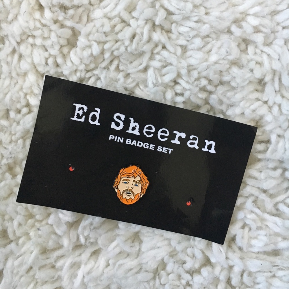 ED SHEERAN OFFICIAL TOUR MERCH PIN